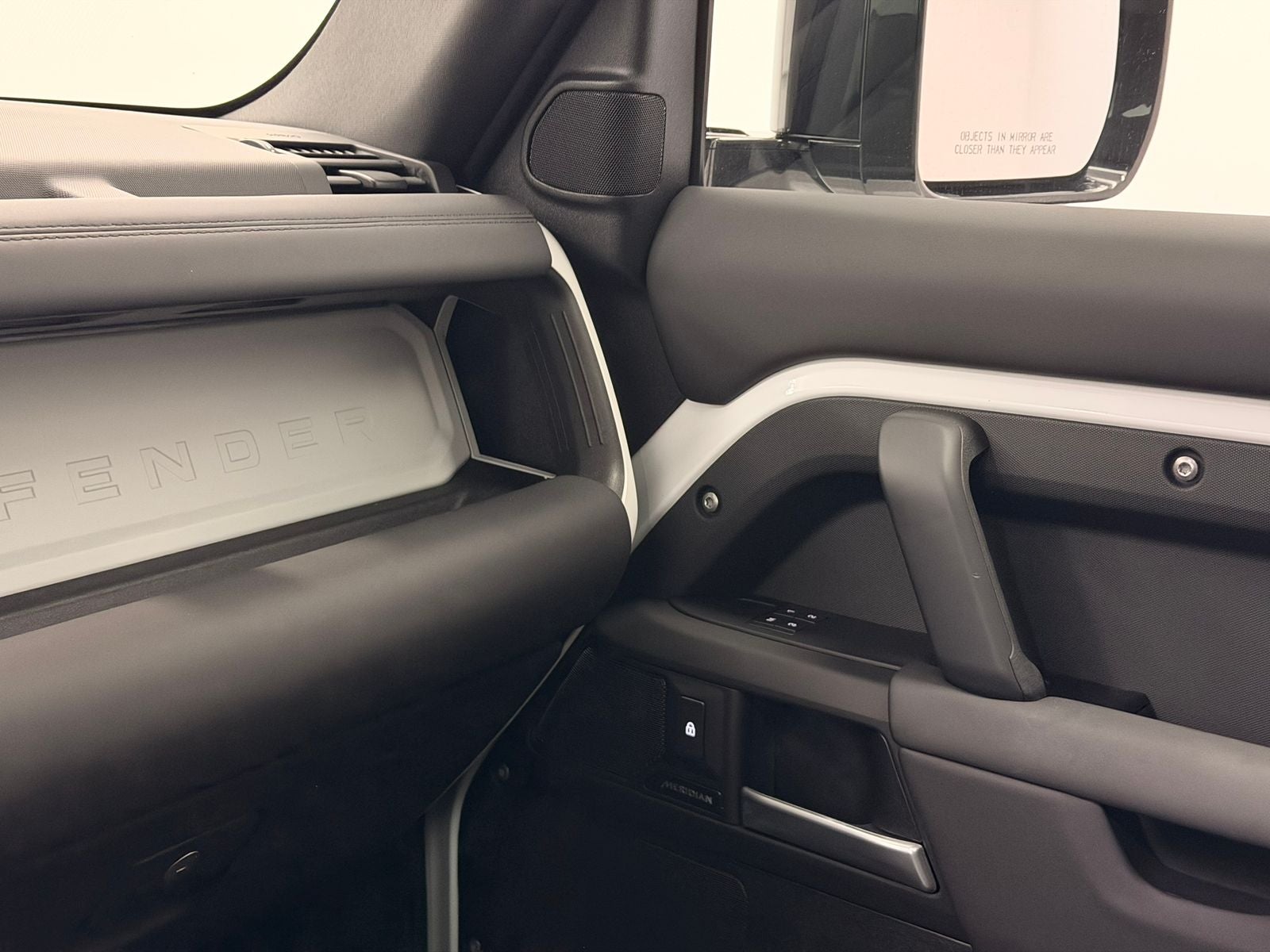 2025 Land Rover Defender 110 S