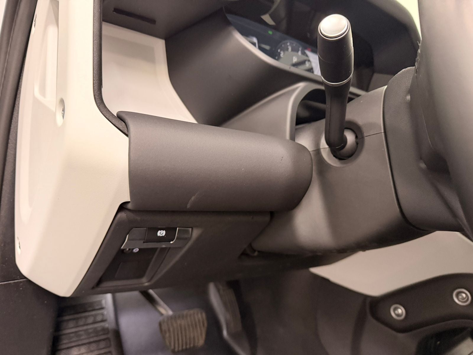 2025 Land Rover Defender 110 S