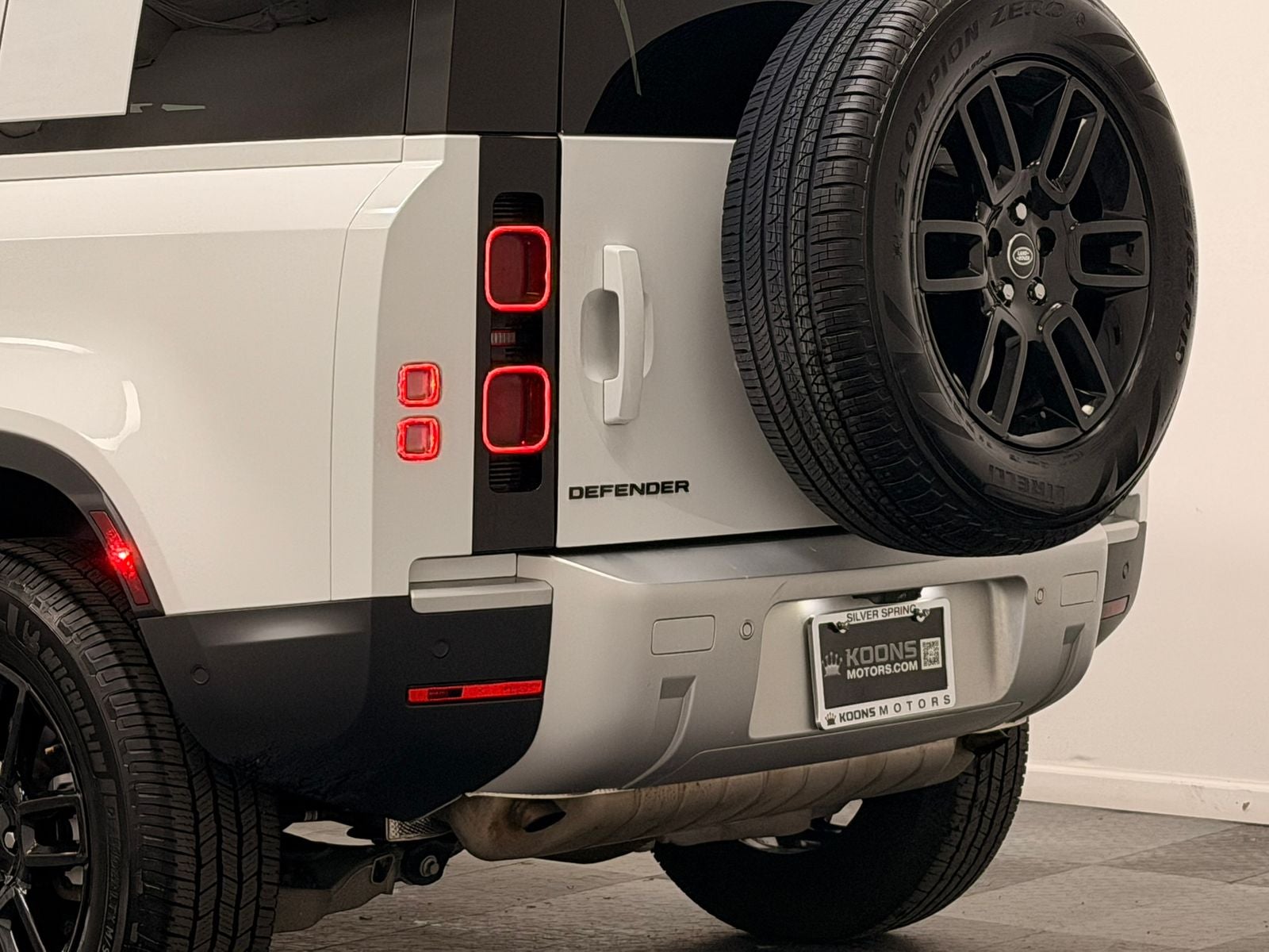 2025 Land Rover Defender 110 S