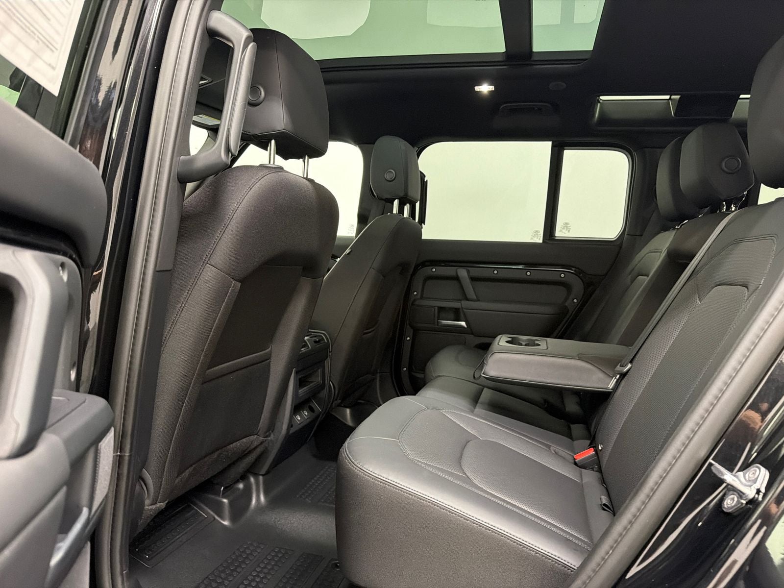 2025 Land Rover Defender 110 S