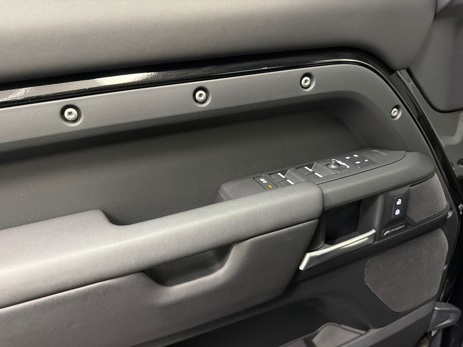 2025 Land Rover Defender 110 S