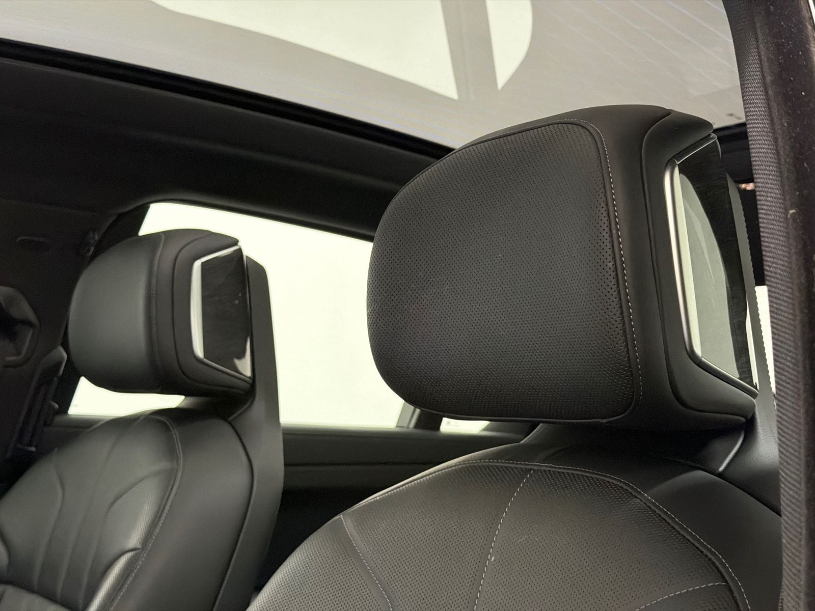 2025 BMW 7 Series 740i