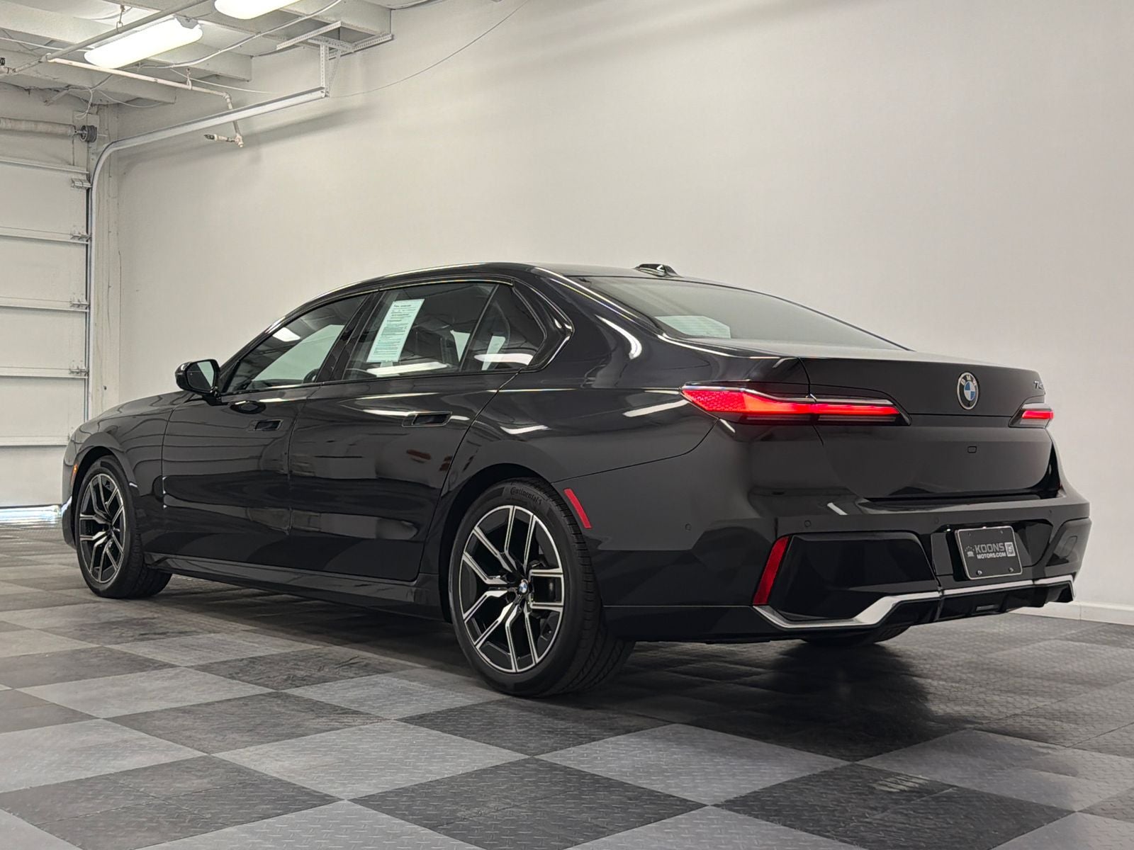 2025 BMW 7 Series 740i