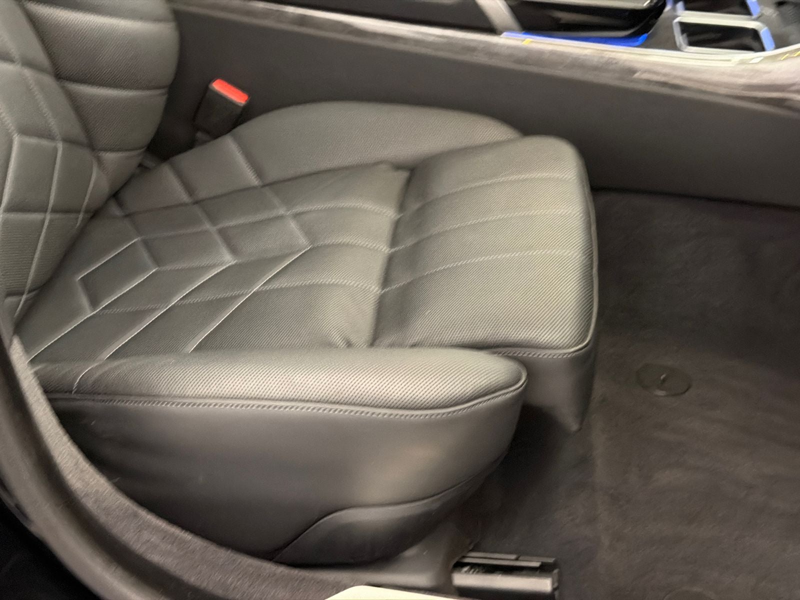 2025 BMW 7 Series 740i