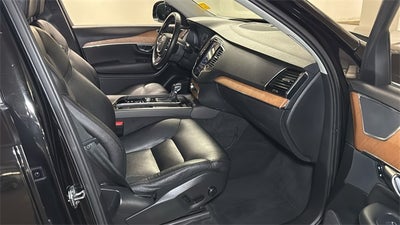 2021 Volvo XC90 T5 Momentum