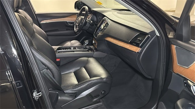 2021 Volvo XC90 T5 Momentum
