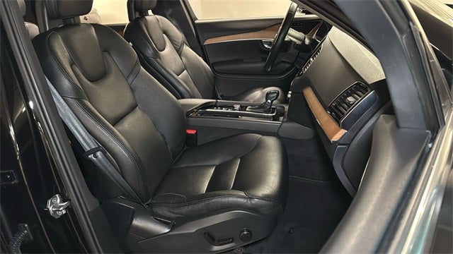 2021 Volvo XC90 T5 Momentum