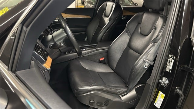 2021 Volvo XC90 T5 Momentum