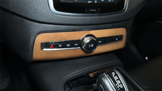 2021 Volvo XC90 T5 Momentum