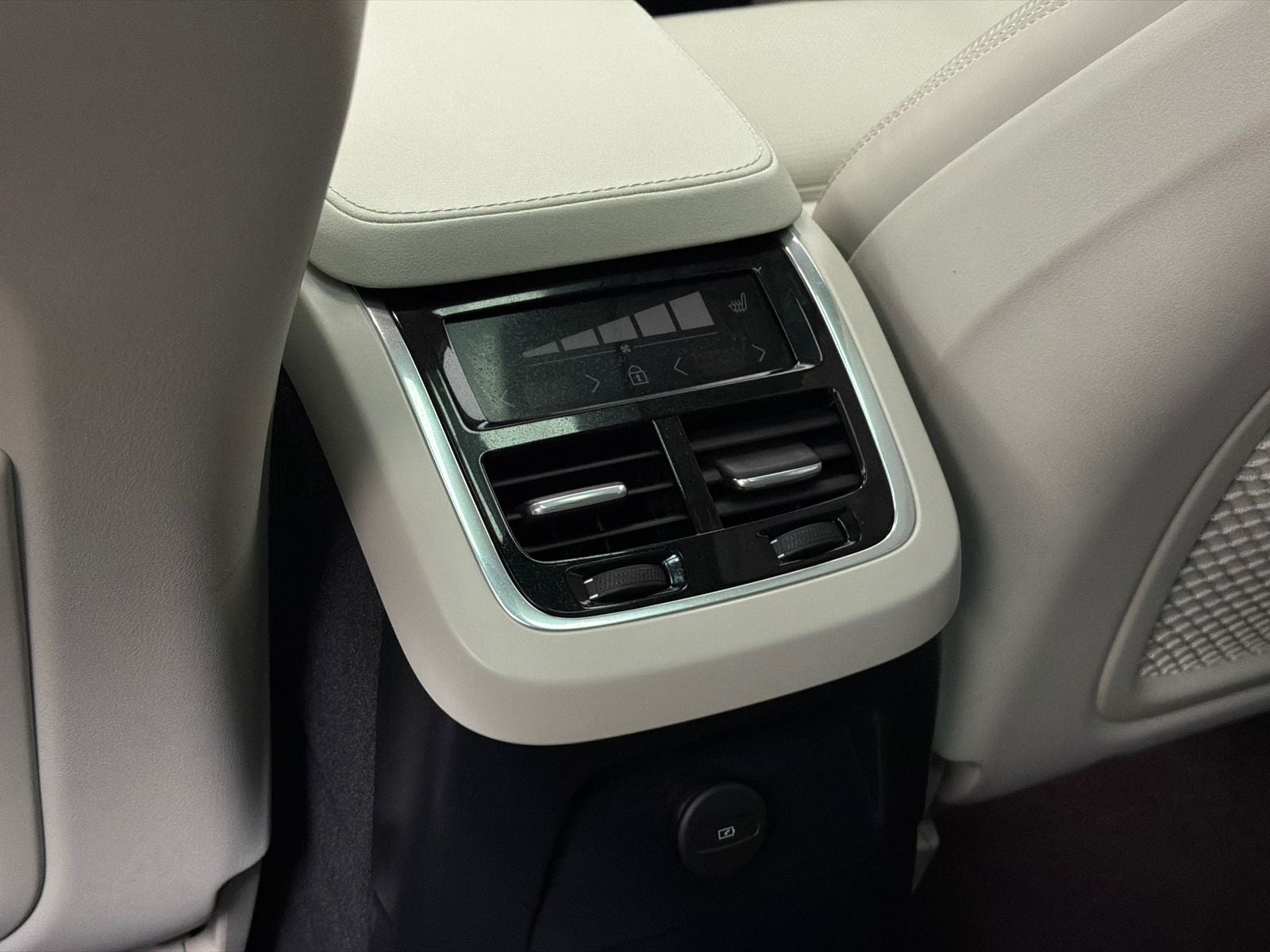 2024 Volvo XC90 Recharge Plug-In Hybrid Ultimate