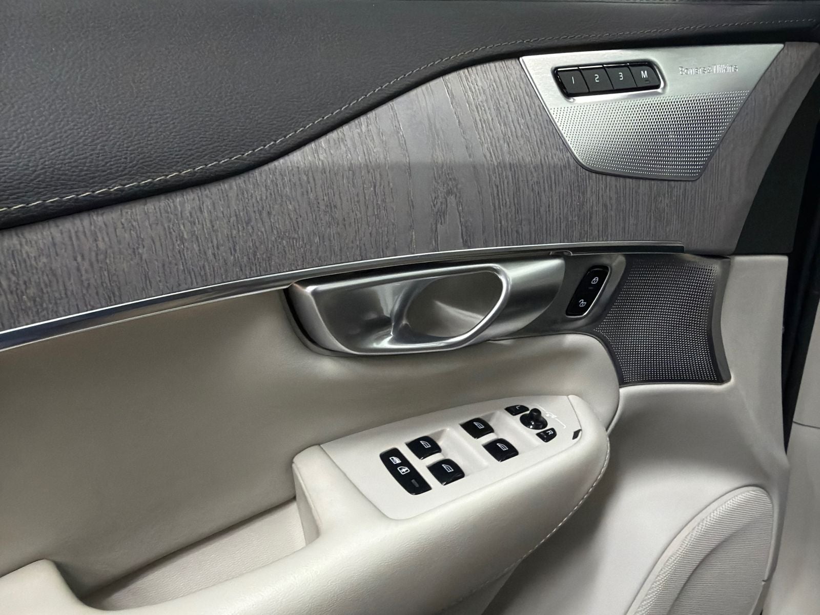2024 Volvo XC90 Recharge Plug-In Hybrid Ultimate