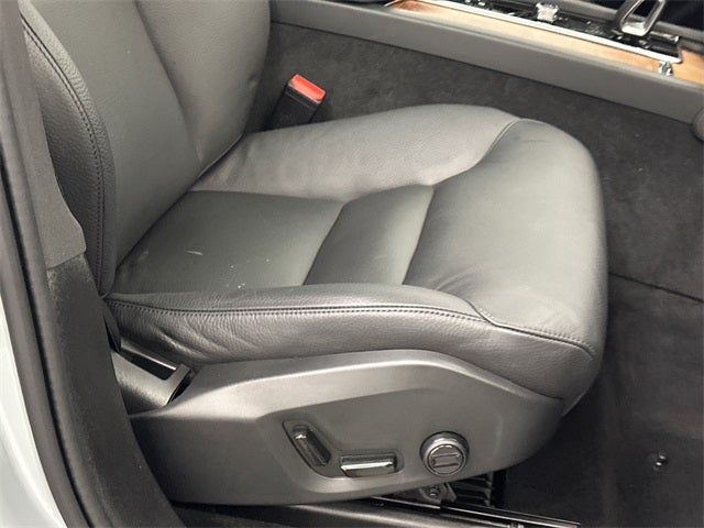 2024 Volvo XC90 B5 Plus