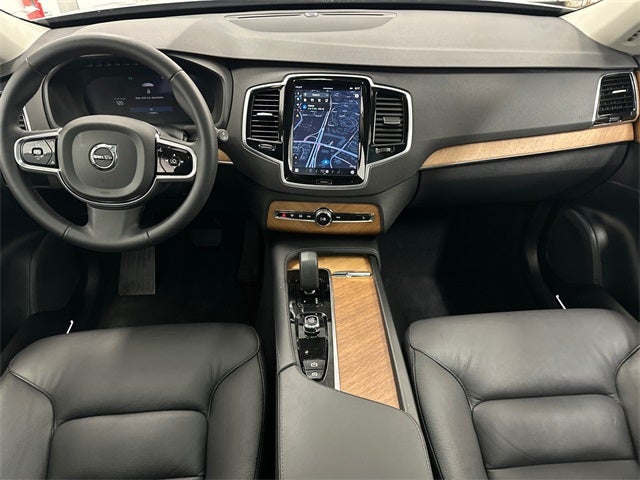 2024 Volvo XC90 B5 Plus