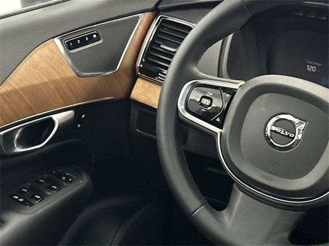 2024 Volvo XC90 B5 Plus