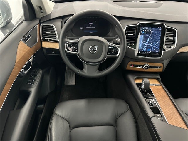 2024 Volvo XC90 B5 Plus