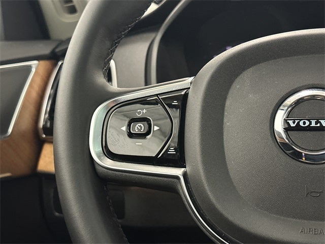 2024 Volvo XC90 B5 Plus