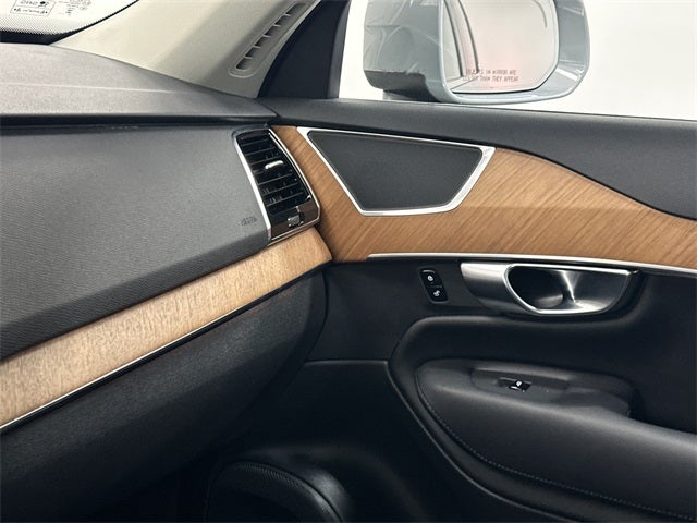 2024 Volvo XC90 B5 Plus