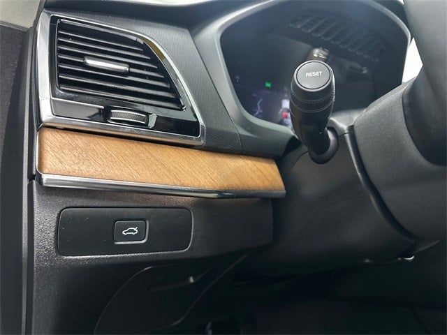 2024 Volvo XC90 B5 Plus