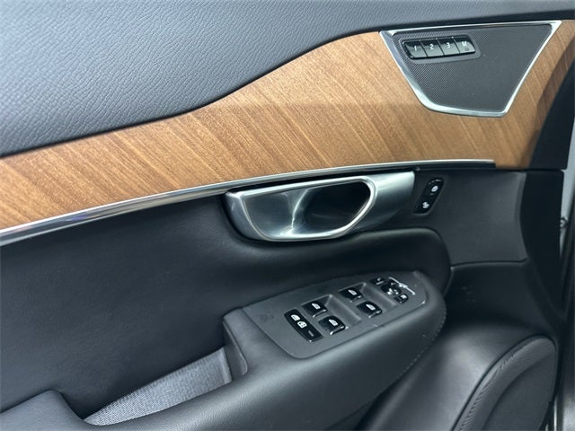 2024 Volvo XC90 B5 Plus