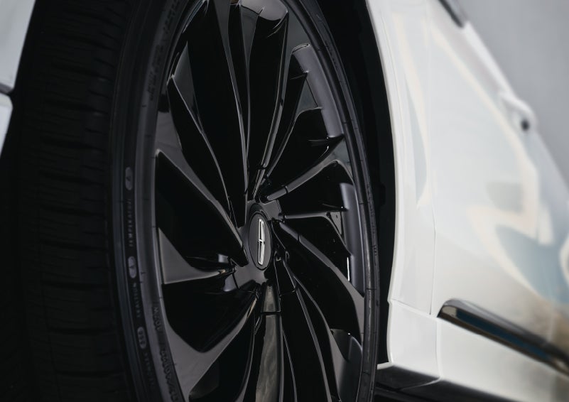 The wheel of the available Jet Appearance package is shown | Koons Lincoln of Bethesda in Silver Spring MD