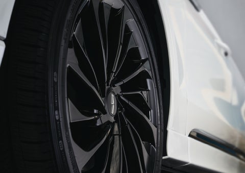 The wheel of the available Jet Appearance package is shown | Koons Lincoln of Bethesda in Silver Spring MD
