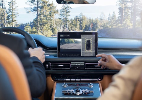 The available 360-Degree Camera shows a bird's-eye view of a Lincoln Aviator® SUV | Koons Lincoln of Bethesda in Silver Spring MD