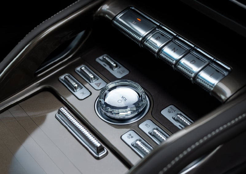 A crystal-inspired volume knob is shown in the center floor console of a 2024 Lincoln Nautilus® SUV. | Koons Lincoln of Bethesda in Silver Spring MD