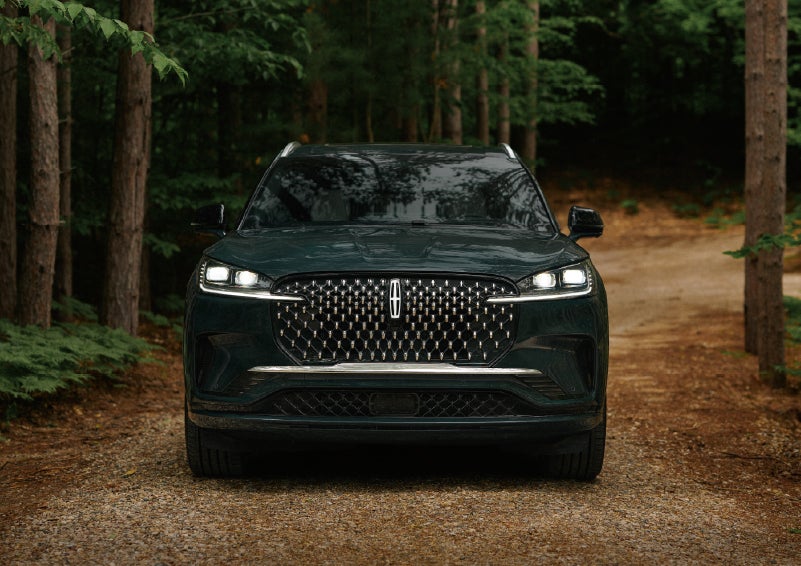 The front grille of a 2027 Lincoln Aviator® Black Label™ SUV is shown. | Koons Lincoln of Bethesda in Silver Spring MD