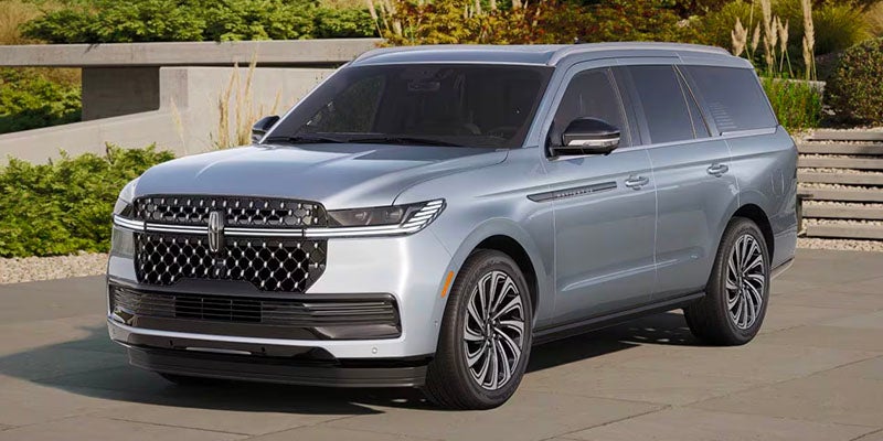 exterior of the 2025 lincoln navigator 
